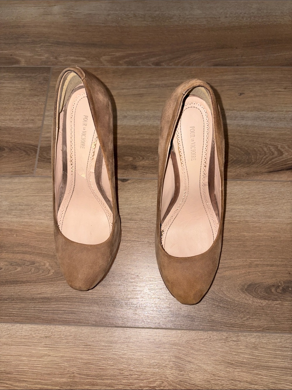 Pour La Victoire Suede platform Pumps, size 8